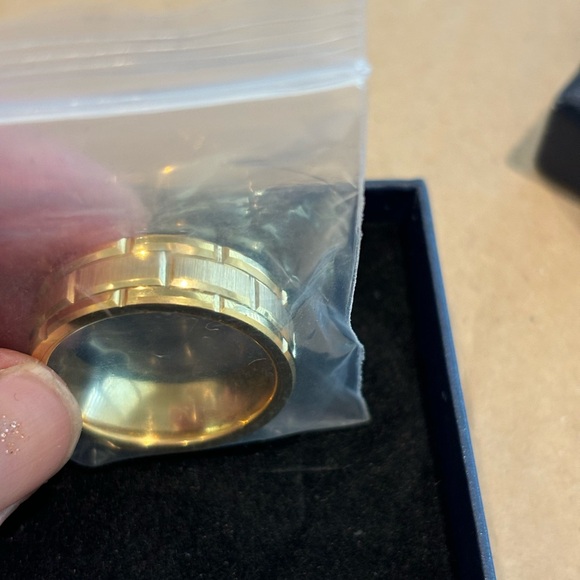 TRUMIUM‎ 8mm Mens Tungsten Wedding Band Silver/Gold/Black Brick Pattern - Picture 4 of 10